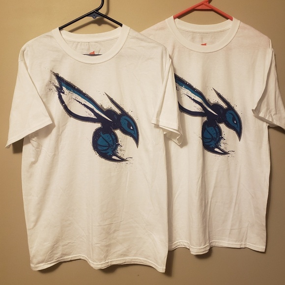 2 Charlotte "bees" tshirts - Picture 1 of 4